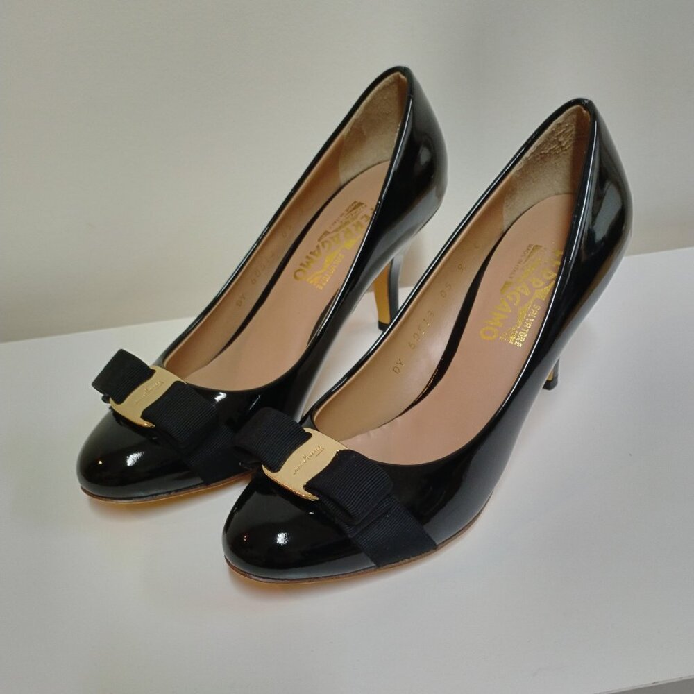 Ferragamo Clara 70 Black Patent Vara Bow Heels, like new - 9C fit like US 8M - Picture 5 of 15